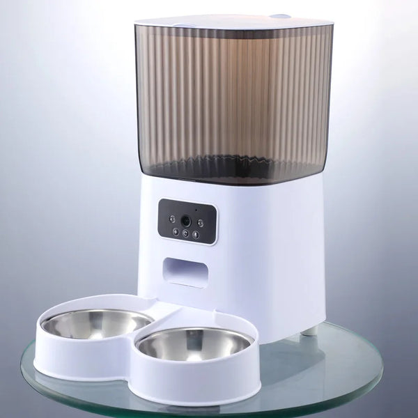 Effortless Feeding with Automatic Pet Feeder for Cats and Dogs