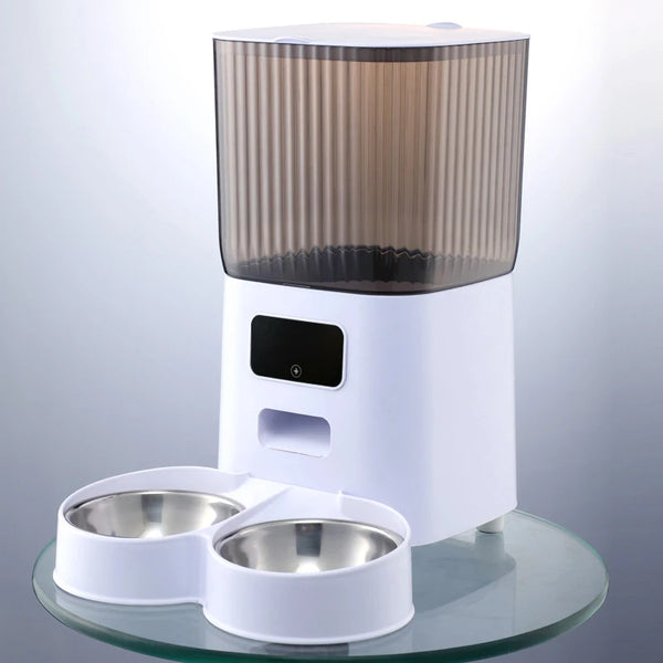 Effortless Feeding with Automatic Pet Feeder for Cats and Dogs